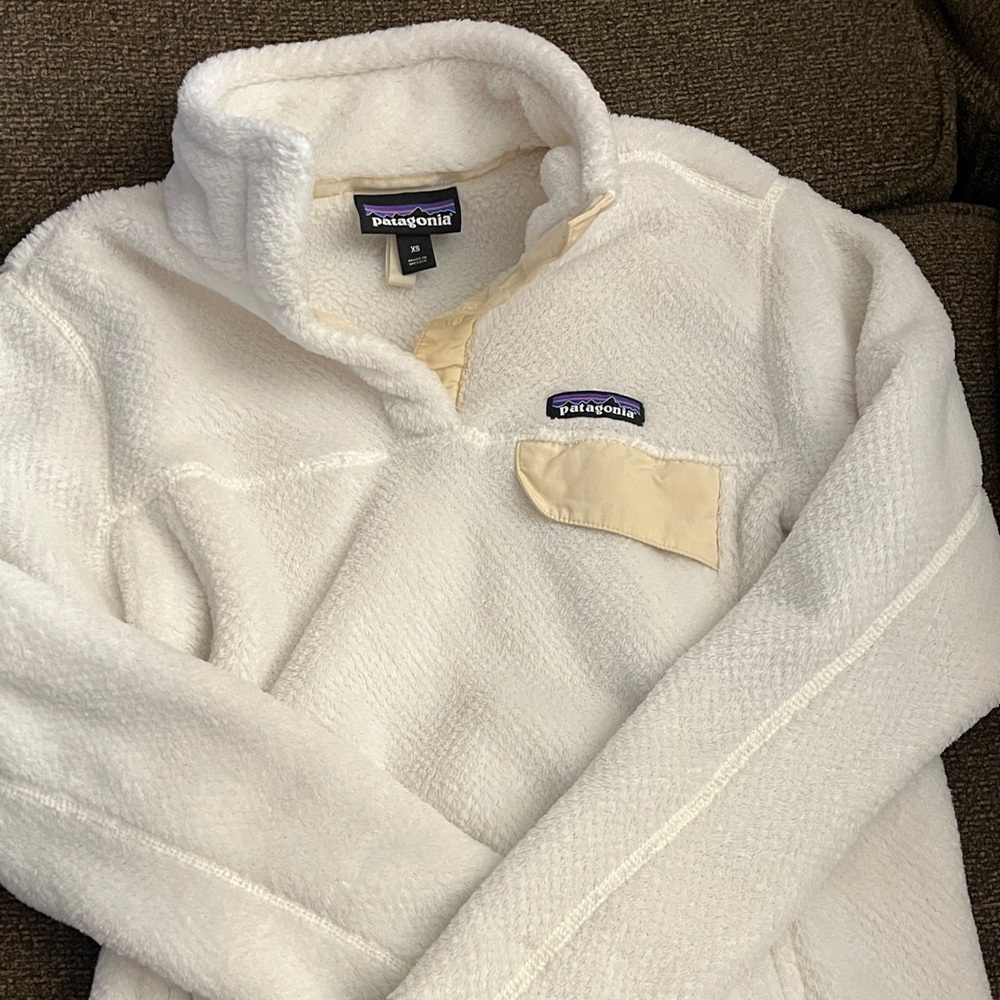 Patagonia Cream Fleece Pullover with Beige Pocket